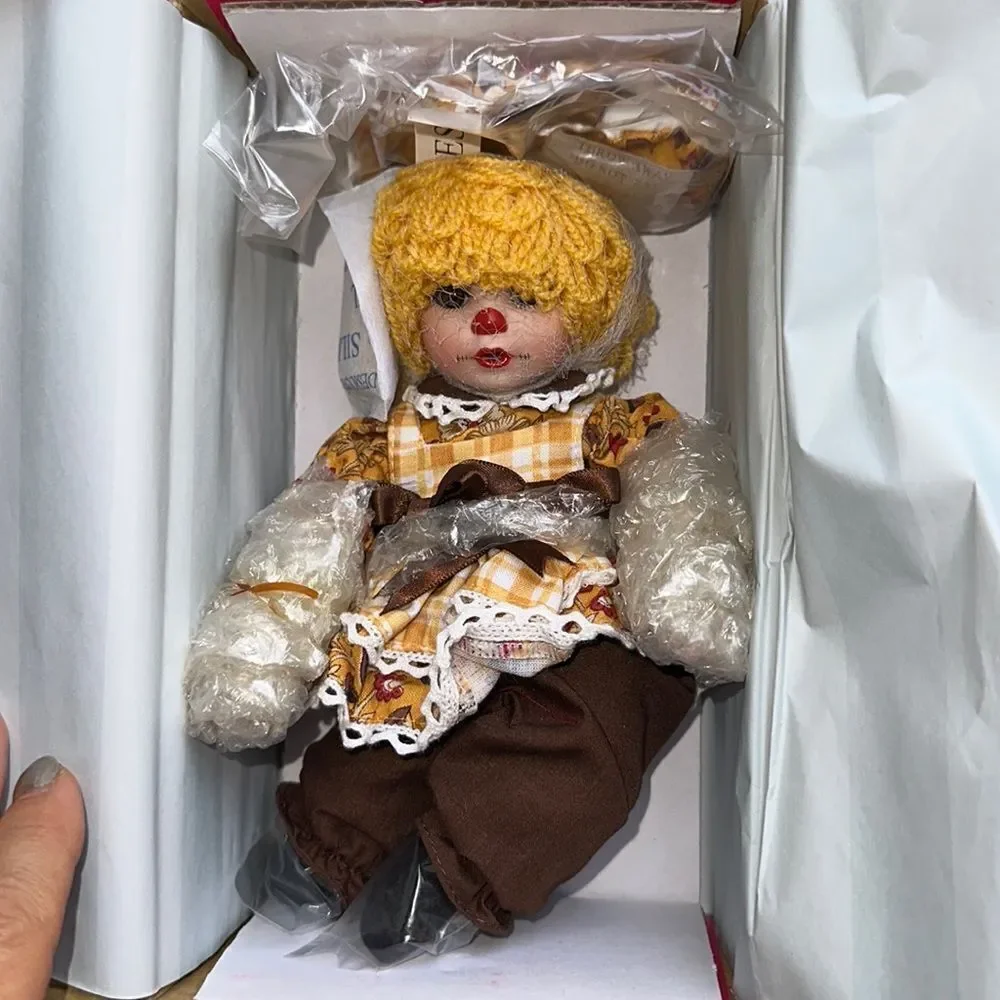 New in box Marie Osmond ‎ Rag A Muffin Banana Nut Tiny Tot porcelain doll